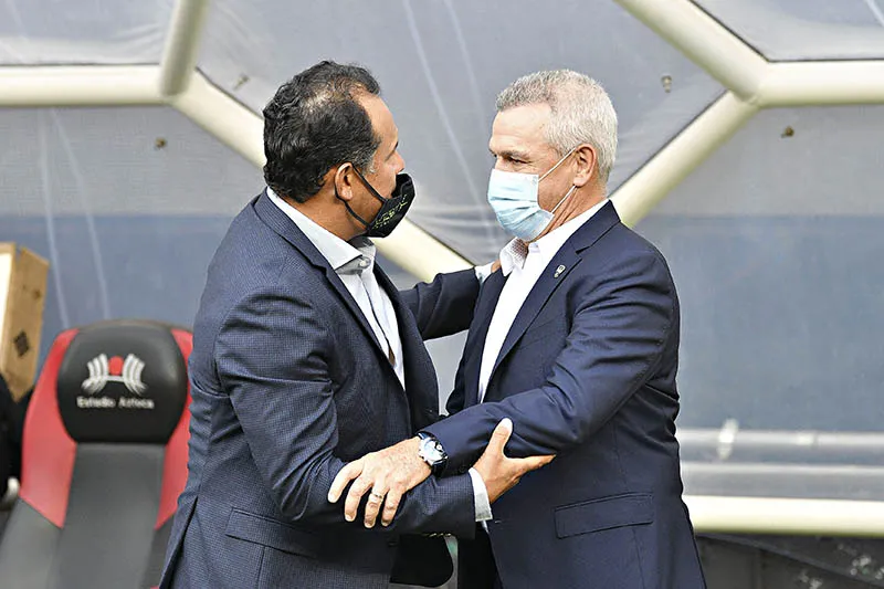 Aguirre charla con Reynoso previo al compromiso