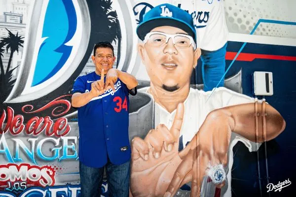 Fernando Valenzuela con el uniforme City Connect