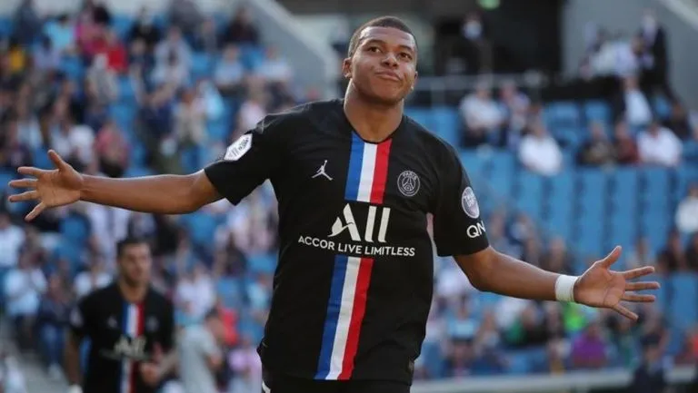 Kylian Mbappé en juego con el PSG