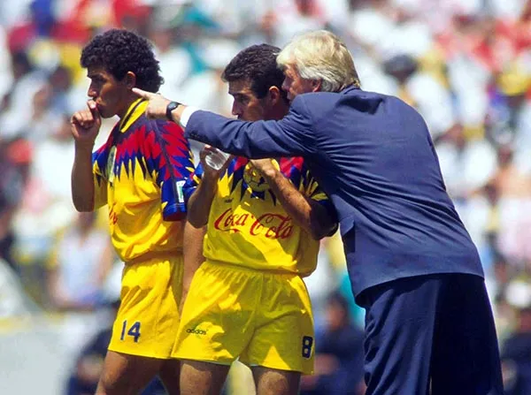 MEXSPORT El holandés da instrucciones a jugadores de América
