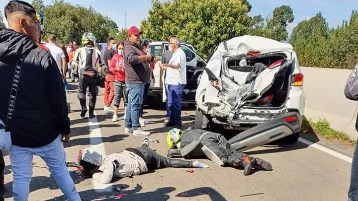 Estragos del accidente en la carretera