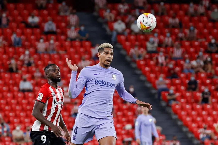 EFE Ronald Araújo durante un partido con el Barcelona