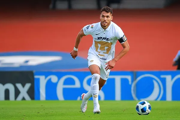 El defensa en el partido ante Puebla