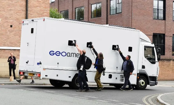 Camioneta de la prisión que transporta al jugador