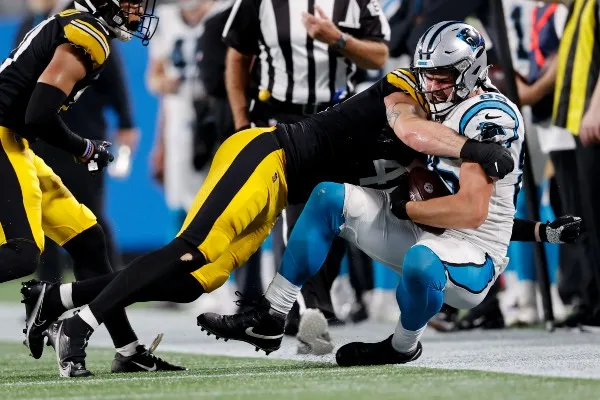 Panthers contra Steelers durante la Final de pretemporada