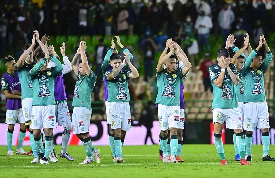 IMAGO7 Jugadores del León, tras empate ante las Águilas