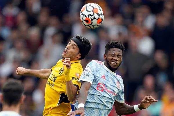 EFE Raúl Jiménez en acción con Wolves