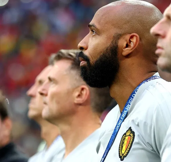 Thierry Henry con el cuerpo técnico de Bélgica en el Mundial de Rusia 2018