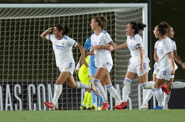 Robles festeja el gol del empate