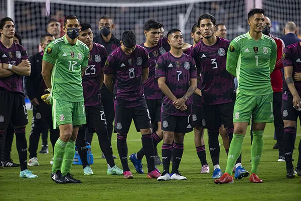 Jugadores de México tras la derrota en Copa Oro