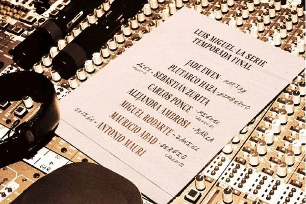 Libreto con los nombres del elenco que se incluirá en la tercer temporada