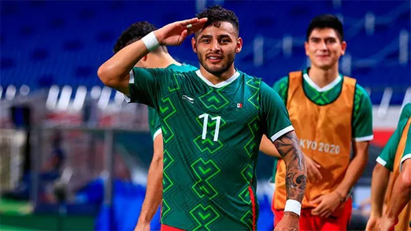 Alexis Vega festeja un gol con el Tri Olímpico