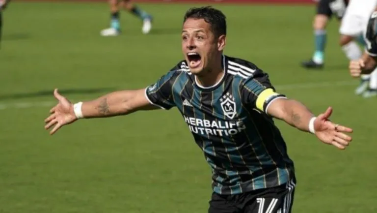 Chicharito en partido con el Galaxy