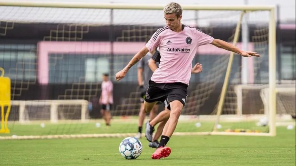 Romeo Beckham durante un entrenamiento con el Inter de Miami