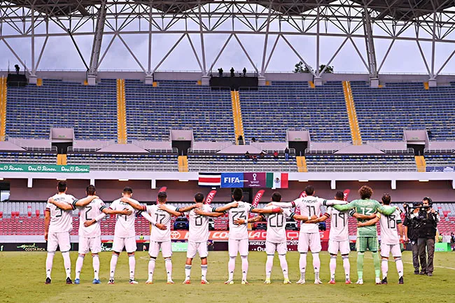 IMAGO7 Jugadores del Tri cantan el himno nacional en Costa Rica