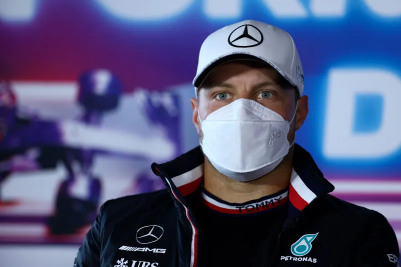 AP El todavía piloto de Mercedes en conferencia de prensa