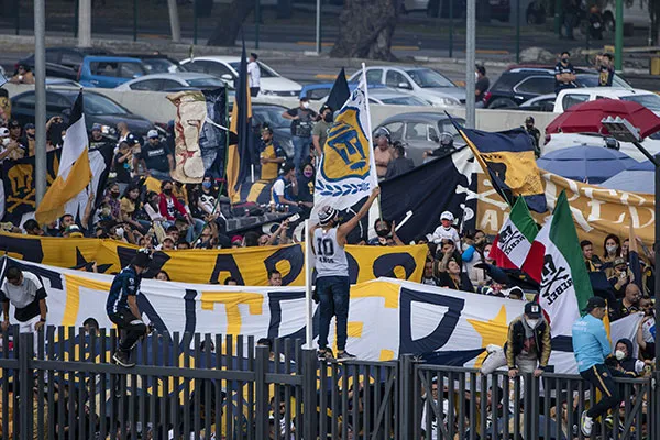 Aficionados de Pumas previo a un partido
