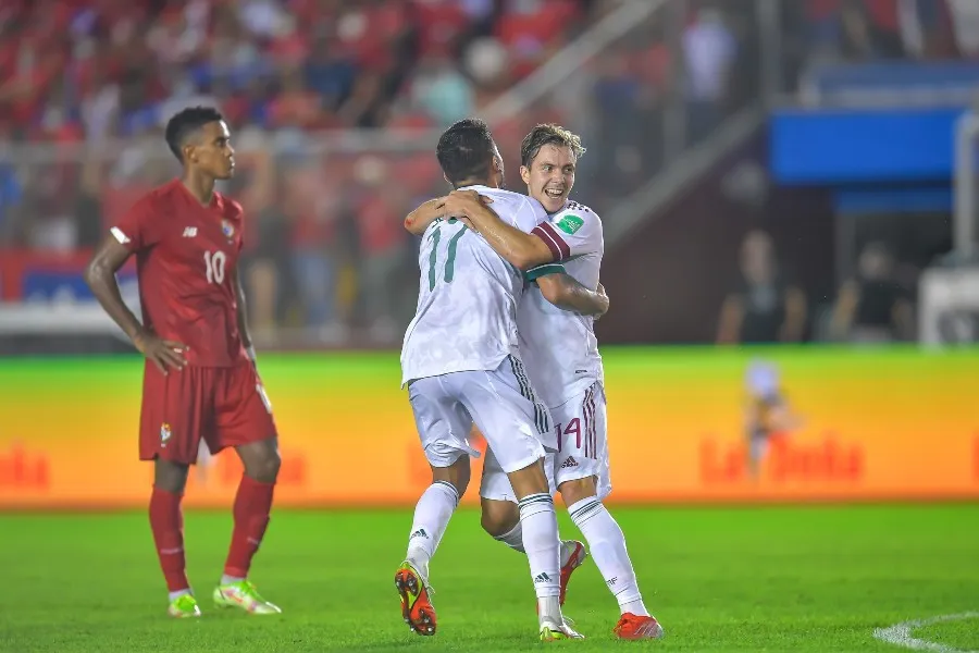MEXSPORT Córdova celebrando gol del empate con Tecatito