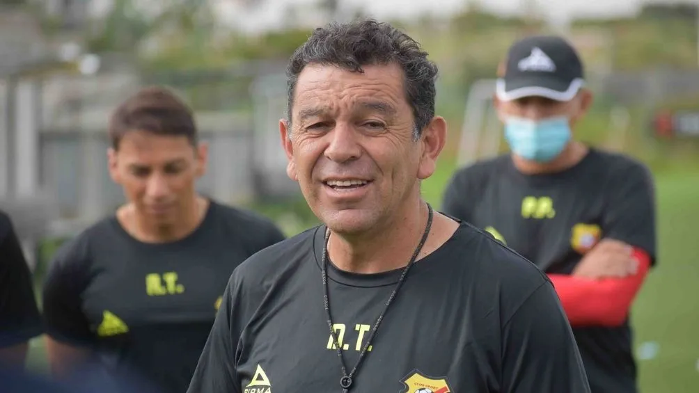 @csherediano David Patiño dejó de ser técnico del Herediano
