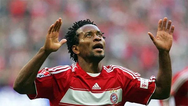 BUNDESLIGA Ze Roberto en partido con Bayern Munich