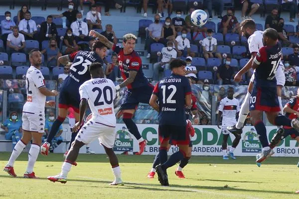 Acción en el Cagliari vs Genoa
