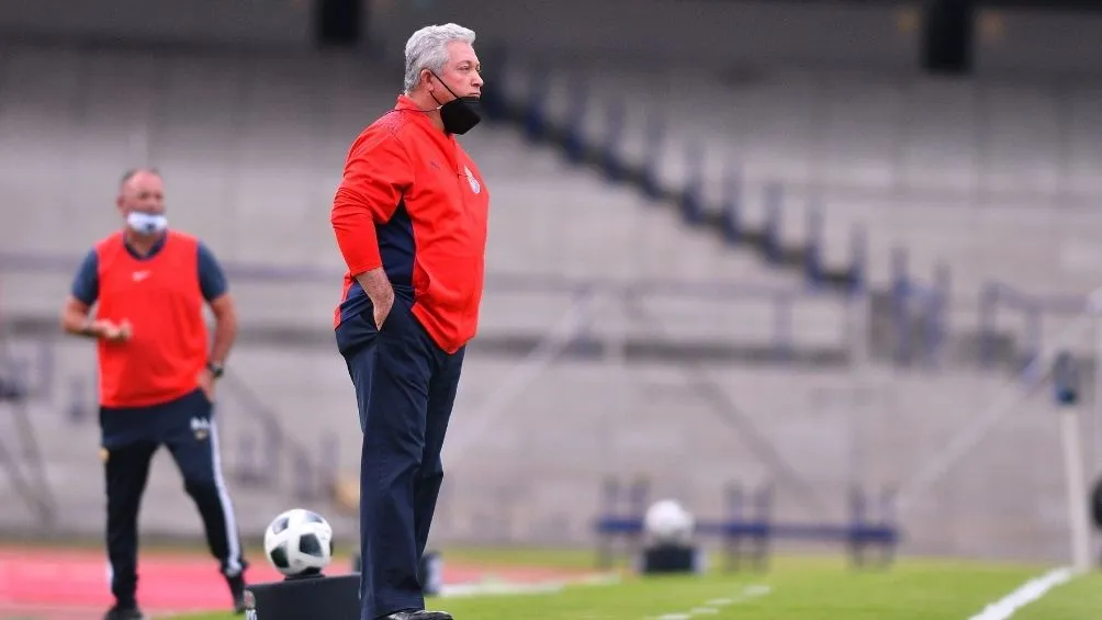 IMAGO7 Vucetich en el partido de Chivas