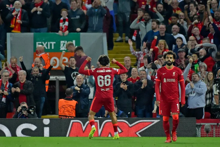 Trent Alexander-Arnold tras anotar gol ante el Milan