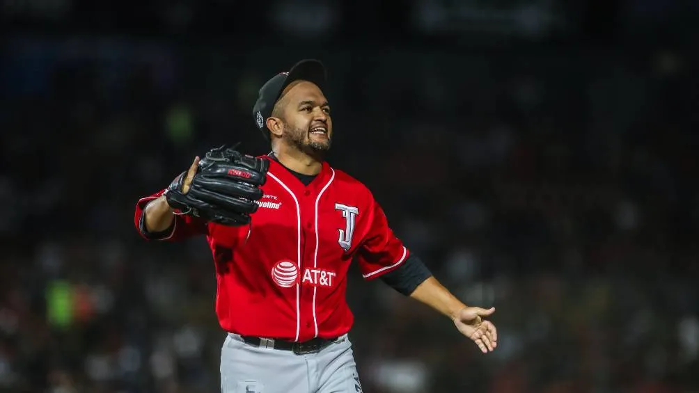 El pitcher de los Toros de Tijuana celebrando