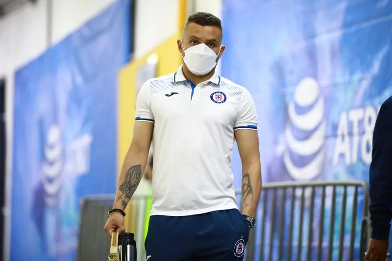 Cabecita llegando al Estadio Azteca