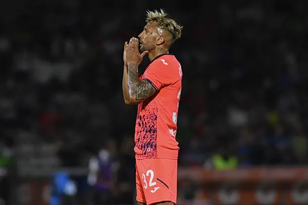 IMAGO7 Walter Montoya se lamenta tras una falla