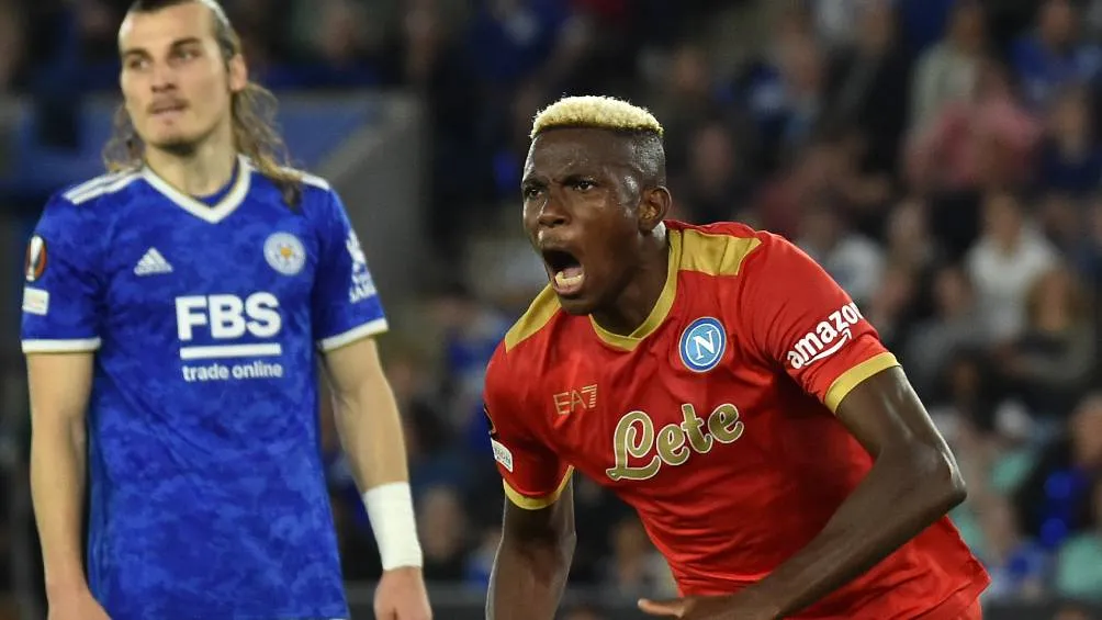 AP Osimhen tras anotar el segundo gol del partido