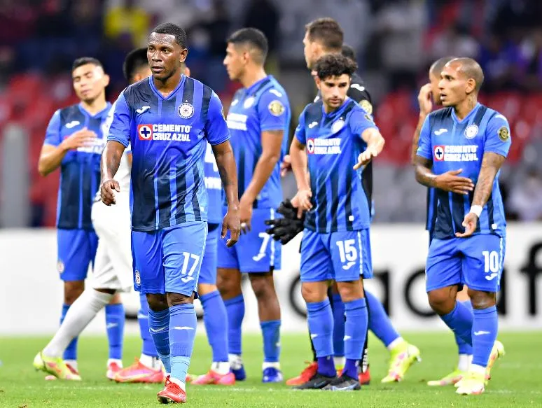 Jugadores de La Máquina en lamento