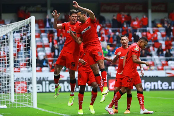 IMAGO7 Jugadores de Toluca festejan un gol