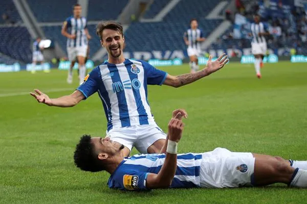 EFE Elementos de los Dragones en festejo