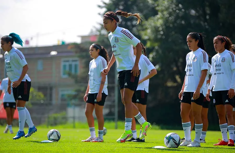 IMAGO7 Jugadoras del Tricolor Femenil en práctica