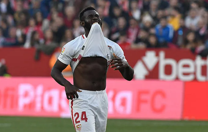 Joris Gnagnon como jugador del Sevilla