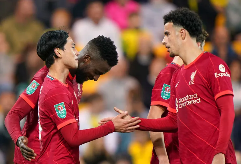 AP Takumi Minamino celebrando su gol