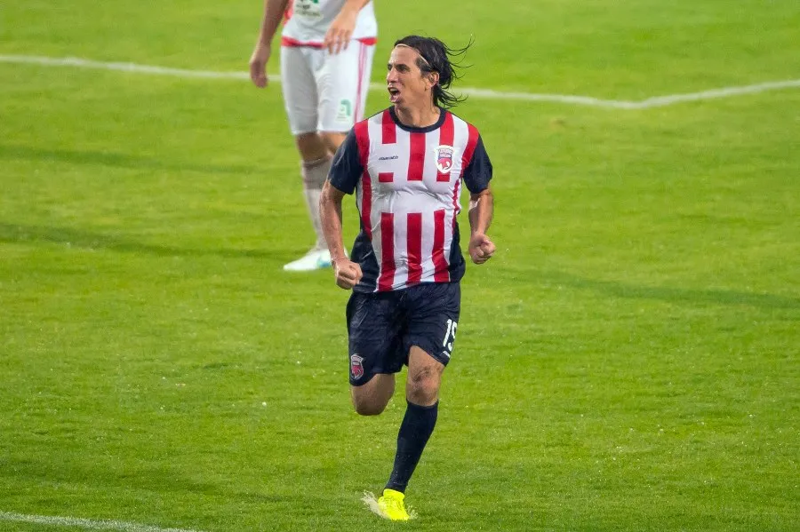 Paulo César Chávez en un partido de leyendas de Chivas