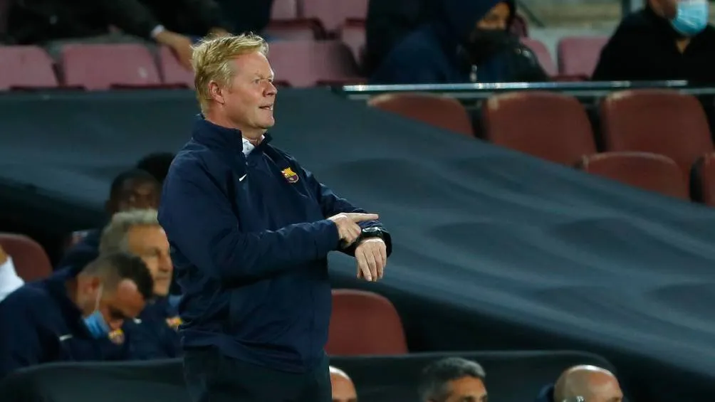 Ronald Koeman en un partido con el Barcelona