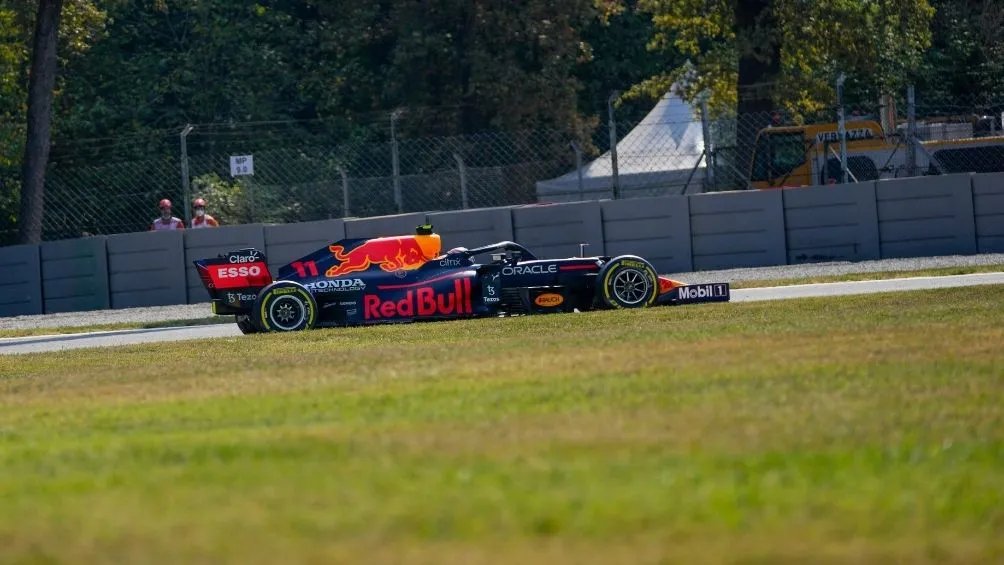 Checo Pérez en competencia