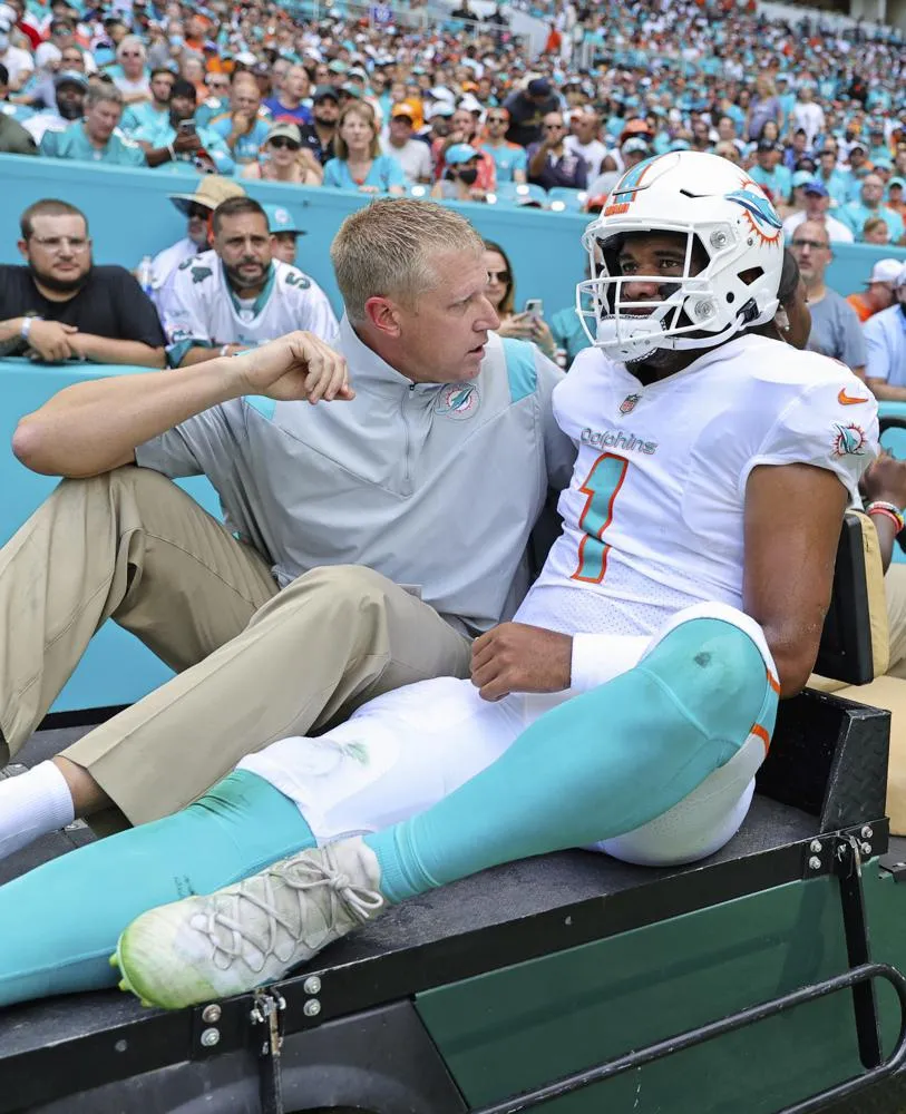 Tua Tagovailoa en el carrito de las desgracias