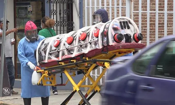 EFE Traslado de paciente con Covid-19