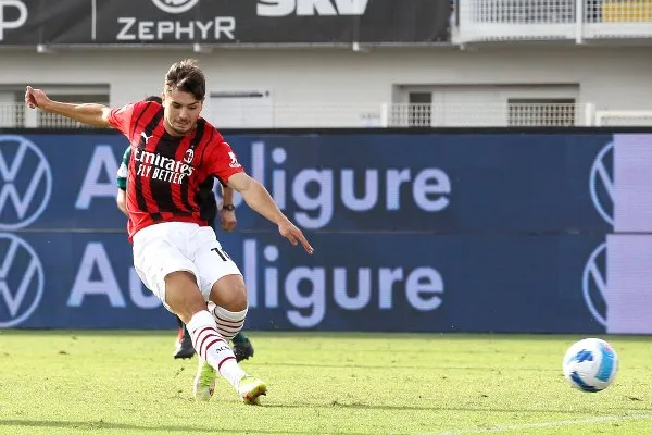 Brahim Díaz en festejo con Milan