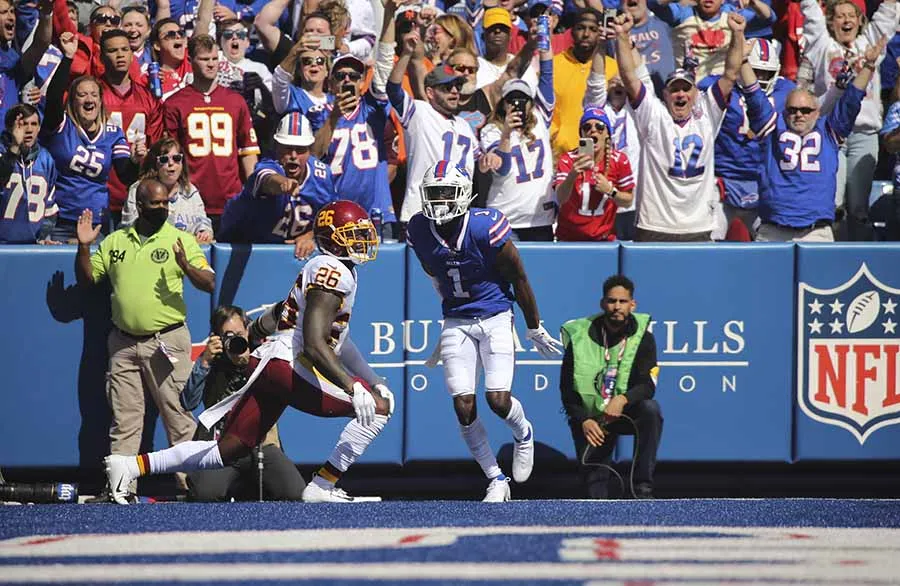 AP Emanuel Sanders festeja anotación