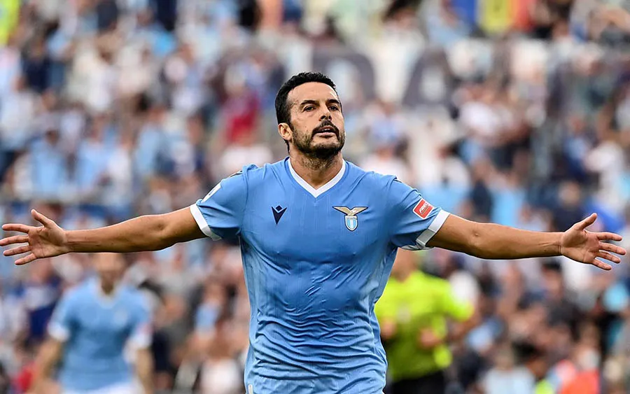 Pedro celebra gol ante la Roma