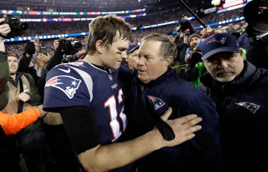 AP Brady y Belichick tras ganar el Super Bowl
