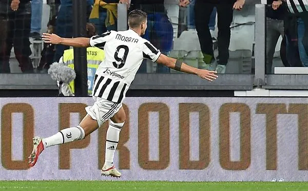 El español celebrando un gol con la Juve