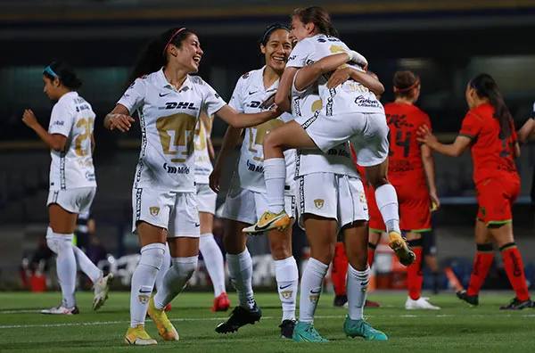 IMAGO7 El festejo de la anotación de Natalia Macías