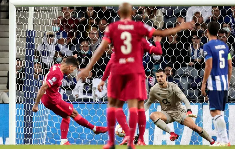 AP Roberto Firmino firma su segundo tanto a los Dragones