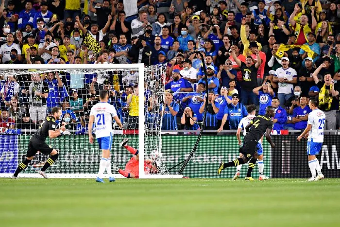 IMAGO7 Jugadores de Columbus celebran gol ante Cruz Azul